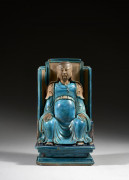 STATUE DE ZHENWU EN GRÈS ÉMAILLÉ TURQUOISE ET AUBERGINE, Chine, dynastie Ming, XVIIe siècle