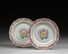 PAIRE DE PLATS EN PORCELAINE FAMILLE ROSE, Chine, dynastie Qing, époque Qianlong, circa 1745