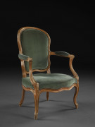 FAUTEUIL EN CABRIOLET D'ÉPOQUE LOUIS XV Estampille de Claude Chevigny