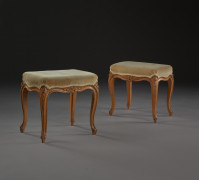 PAIRE DE TABOURETS DE STYLE LOUIS XV Trace d'estampille