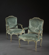 PAIRE DE FAUTEUILS À LA REINE DU DÉBUT DE L'ÉPOQUE LOUIS XV