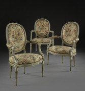 SUITE DE TROIS FAUTEUILS EN CABRIOLET DE STYLE LOUIS XVI