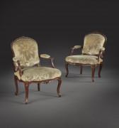 PAIRE DE FAUTEUILS À LA REINE D'ÉPOQUE LOUIS XV