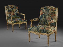 PAIRE DE FAUTEUILS À LA REINE DU DÉBUT DE L'ÉPOQUE LOUIS XV