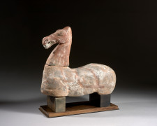 CHEVAL EN TERRE CUITE GRISE, Chine, époque Han (206 AV J.C.- 220 AP J.C)