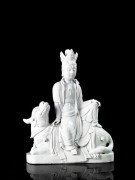 STATUETTE DE SIMHANADA AVALOKITESVARA EN PORCELAINE BLANC DE CHINE, Chine, dynastie Qing, XIXe siècle