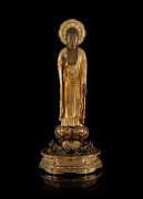 STATUE DE BOUDDHA EN BOIS LAQUÉ OR, Japon, époque Edo (1603-1868)