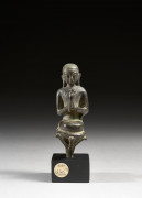 STATUETTE DE MOINE EN BRONZE, Birmanie, XVIIe-XVIIIe siècle