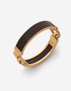 BOUCHERON Bracelet semi-rigide en or et bakélite, vers 1970 A bakelite and gold bangle, circa 1970