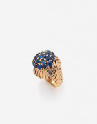 CARTIER Bague en or, émeraudes et saphirs, vers 1970 A sapphire, emerald and gold ring, circa 1970