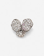 Broche trembleuse Pensée en argent, or et diamants, vers 1880 A diamond, gold and silver pansy trembleuse brooch, circa 1880