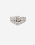 BOUCHERON Clip de corsage en platine, or et diamants, vers 1910 A diamond, platinum and gold clip, circa 1910