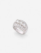 Bague or gris et diamants  A diamond and white gold ring