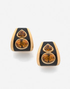 MARINA B. Clips d'oreilles "Alfa oval MB" en or, citrine, onyx, vers 1982 A pair of citrine, onyx and gold ear clips, circa 1982