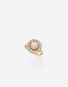 Bague Or, perle fine et diamants (NEL: perle fine eau de mer) A natural pearl, diamond and gold ring (NEL: natural saltwater pearl)