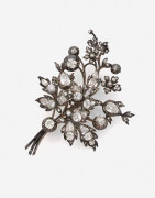 Broche bouquet Argent, or et diamants, début du XXème s. A diamond, silver and gold bouquet brooch, early 20th cent.