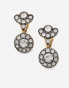 Pendants d'oreilles Or, argent et diamants A pair of diamond, silver and gold ear pendants