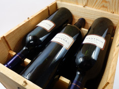 6 bouteilles CHÂTEAU HOSANNA 2004 Pomerol Caisse bois d'origine (léger cassée)