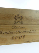 6 bouteilles CHÂTEAU MOUTON ROTHSCHILD 2002 1er GC Pauillac Caisse bois d'origine
