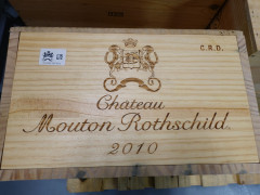 12 bouteilles CHÂTEAU MOUTON ROTHSCHILD 2010 1er GC Pauillac Caisse bois d'origine