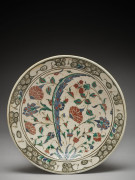 PLAT À LA PALME SAZ EN CÉRAMIQUE  Iznik, art ottoman, fin du 16e siècle