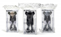 KAWS (Américain - Né en 1974) Small Lie (grey, brown, black) - 2017 Vinyle peint