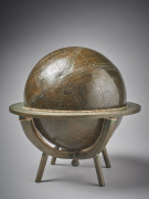 GLOBE ASTROLOGIQUE EN LAITON ET INCRUSTATIONS D'ARGENT Non signé Centre de l'Inde du nord, fin du 19e siècle