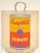 Andy WARHOL (d'après)  Campbell's soup can on shopping bag - 1966 Sérigraphie en couleurs sur sac de papier