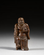 STATUETTE DE LUOHAN EN BAMBOU SCULPTÉ, Chine