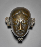 BOÎTE COUVERTE EN BRONZE, Inde, XXe siècle