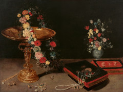 Ecole flamande du XVIIe siècle Atelier de Jan Brueghel le Jeune Composition à la tazza, fleurs et coffret à bijoux Huile sur panneau...