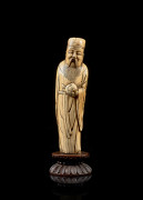 STATUETTE D'IMMORTEL EN IVOIRE SCULPTÉ, Chine, dynastie Ming, XVIIe siècle