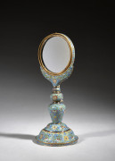 MIROIR EN BRONZE ET ÉMAUX CLOISONNÉS, Chine, dynastie Qing, fin du XIXe siècle