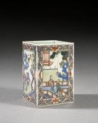 PETIT VASE EN PORCELAINE POLYCHROME, Chine, début du XXe siècle