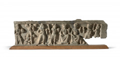 FRAGMENT DE FRISE DE FRESQUE EN SCHISTE GRIS, Art gréco-bouddhique du Gandhara, IIe - IIIe siècle