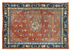 GRAND TAPIS EN LAINE TISSÉE, Chine, dynastie Qing, première moitié du XXe siècle