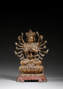 STATUE D'AVALOKITESVARA EN BRONZE LAQUÉ ROUGE ET OR, Chine, dynastie Ming, XVIIe siècle