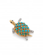 CARTIER Clip Tortue or, turquoises, diamants, saphirs, v. 1950 A turquoise, diamond, sapphire, gold and platinum turtle clip, ca. 1950