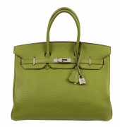 HERMÈS 2005  Sac BIRKIN 35 Veau Togo Vert Anis Piqué sellier gris Garniture métal argenté palladié  BIRKIN 35 bag ...