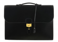 HERMÈS  SAC À DÉPÊCHES Box noir Garniture métal plaqué or  SAC À DÉPÊCHES Black box calfskin leather Gilt metal hard...