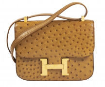 HERMÈS  Sac CONSTANCE 24 Autruche Gold (Struthio camelus) NR Garniture métal plaqué or  CONSTANCE 24 bag Gold ostrich...