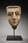 MASQUE FUNÉRAIRE EN BOIS  Art égyptien, Basse Époque ou époque ptolémaïque, 664-30 av. J.-C.