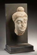 PETITE TETE DE BOUDDHA EN STUC  Art Gréco-bouddhique du Gandhara, 4e-5e siècle