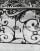 Willy RONIS 1910 - 2009 Boulevard Richard Lenoir - Paris, 1946 Épreuve argentique (1985), signée à l'encre dans la marge inférieure...