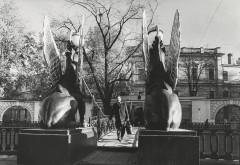 Willy RONIS 1910 - 2009 Leningrad, 1986 - Au square des Arts, M. Perov, centenaire - Exposition technologique à Smolny - Enfant russ...