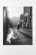 Willy RONIS 1910 - 2009 Vitrier, rue Savart, Belleville - Paris, 1947 Épreuve argentique, signée à l'encre dans la marge inférieure...