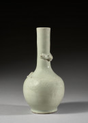 VASE EN PORCELAINE À GLAÇURE CÉLADON, Chine, dynastie Qing, XIXe siècle