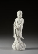 STATUE DE LUOHAN EN PORCELAINE BLANC DE CHINE, Chine, fin du XIXe siècle-début du XXe siècle