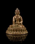 BOUDDHA SHAKYAMUNI EN CUIVRE DORÉ, Népal ou Tibet, XIVe-XVe siècle