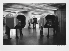 Willy RONIS 1910 - 2009 RER, Châtelet-les Halles - Paris, 1979 Épreuve argentique d'époque, signée à l'encre dans la marge inférieur.